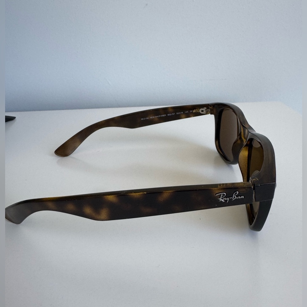 Ray-Ban Sunglasses RB2132 New Wayfarer Classic - Picture 6 of 11